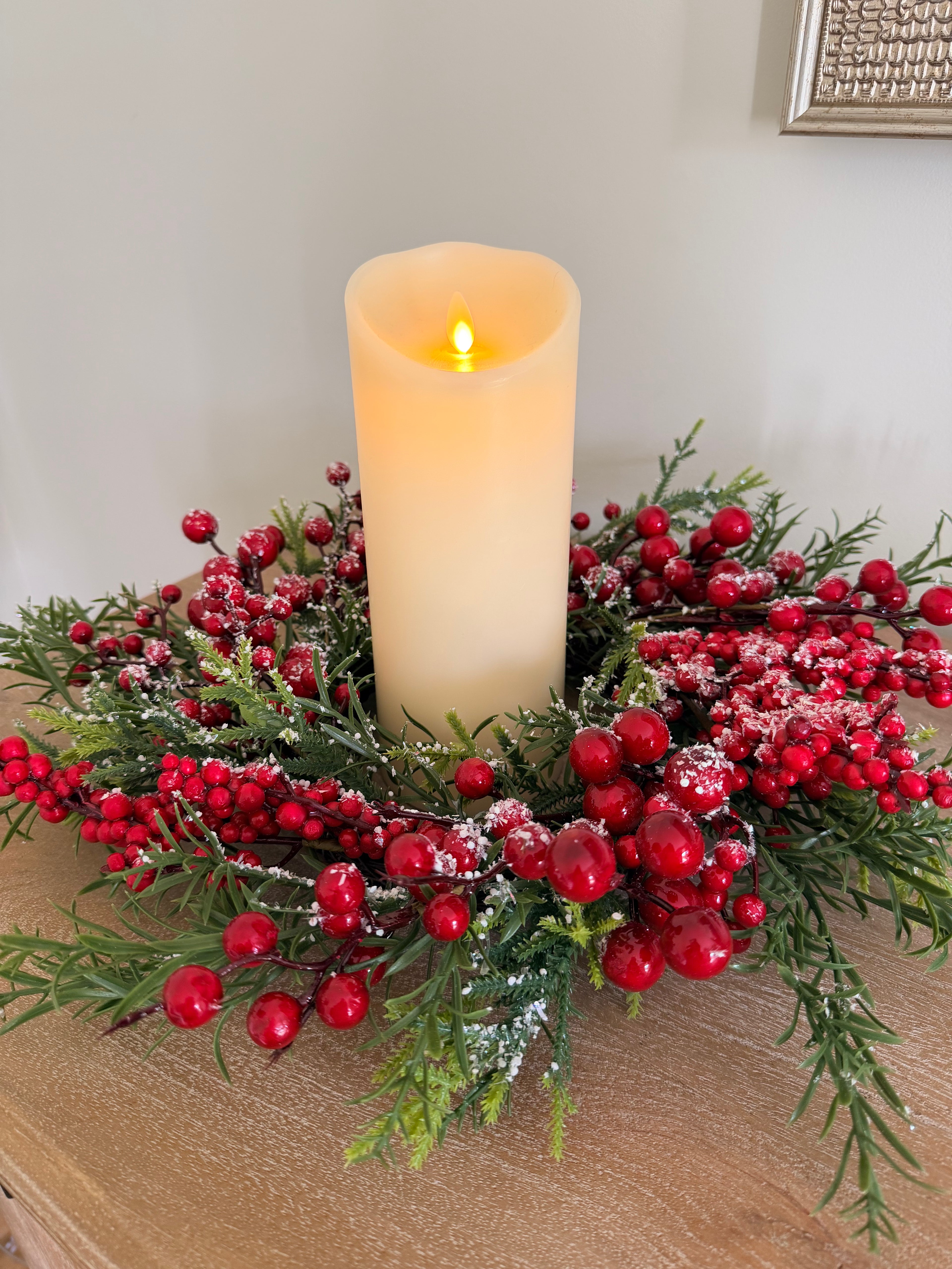 Frosted Red Berry Wreath 20” Snow Dusted Christmas Door Decor Centerpiece
