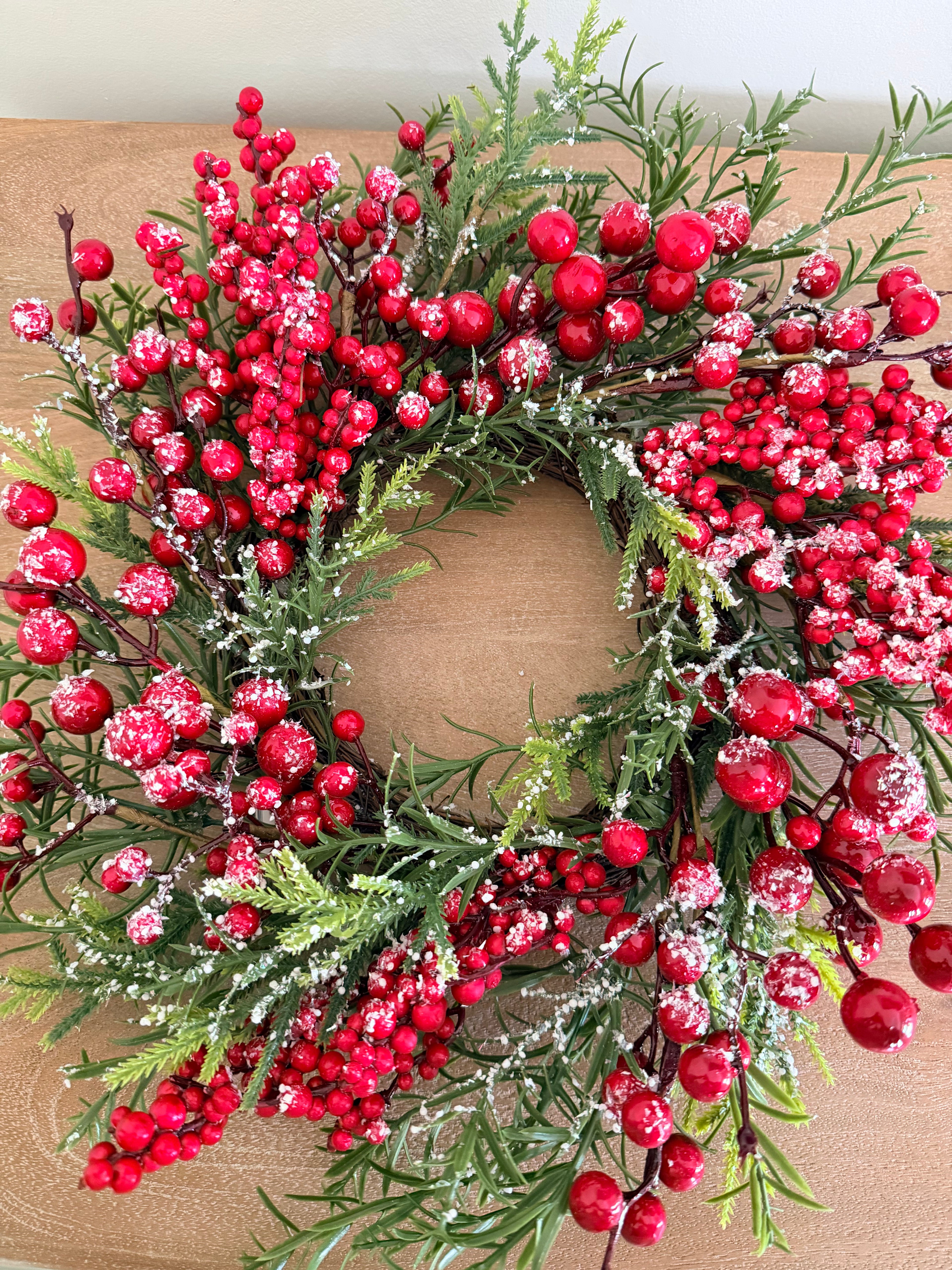 Frosted Red Berry Wreath 20” Snow Dusted Christmas Door Decor Centerpiece
