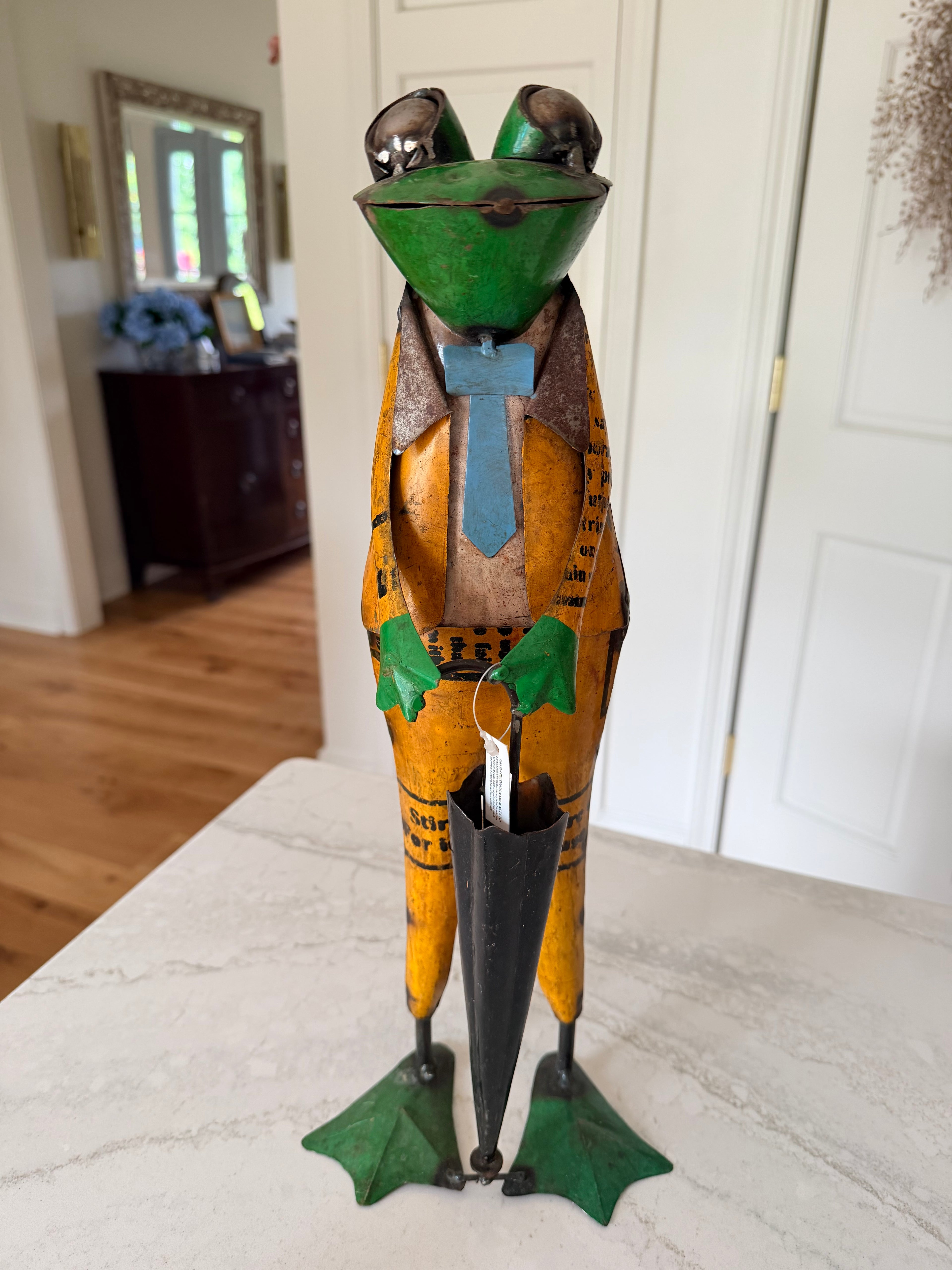 Whimsical Metal Standing Garden Frog 17” Tall Umbrella
